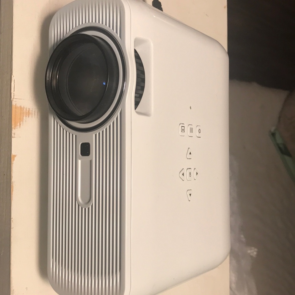 Mini Led Projector - Picture 2 of 6